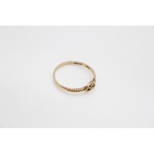 89 - A hallmarked Birmingham 9ct gold reef knot ring, size O ½ - approx. gross weight 1 gram