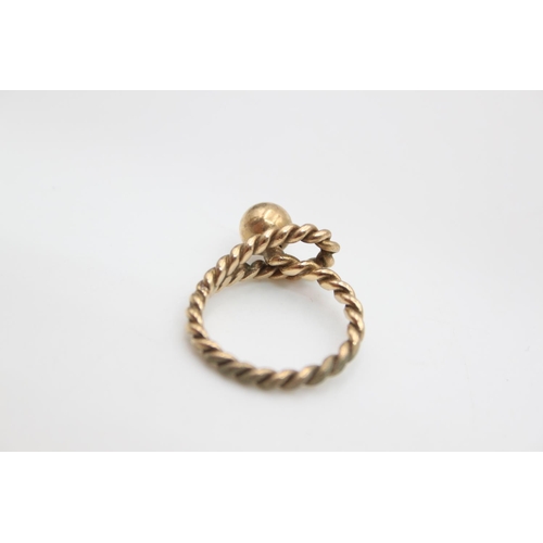 94 - A 9ct gold rope design ring, size O - approx. gross weight 4 grams