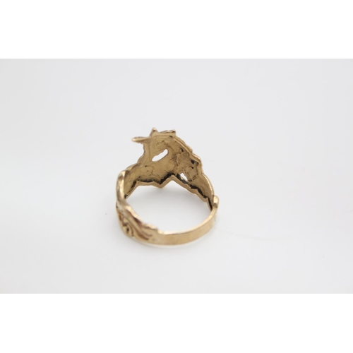 96 - A 9ct gold unicorn ring, size O - approx. gross weight 3.2 grams