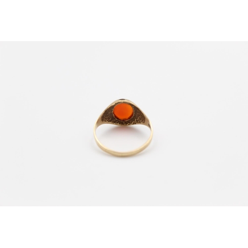 122 - A hallmarked London 9ct gold carnelian singet ring, size Q - approx. gross weight 2.1 grams