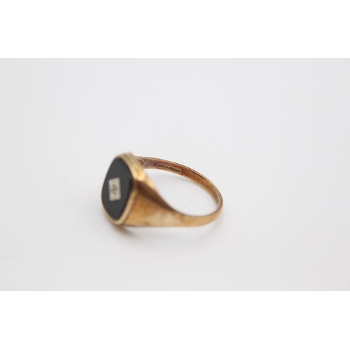 61 - A hallmarked Birmingham 9ct gold onyx and diamond signet ring, size W - approx. gross weight 3.1 gra... 