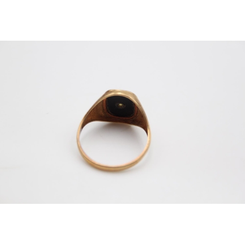 61 - A hallmarked Birmingham 9ct gold onyx and diamond signet ring, size W - approx. gross weight 3.1 gra... 