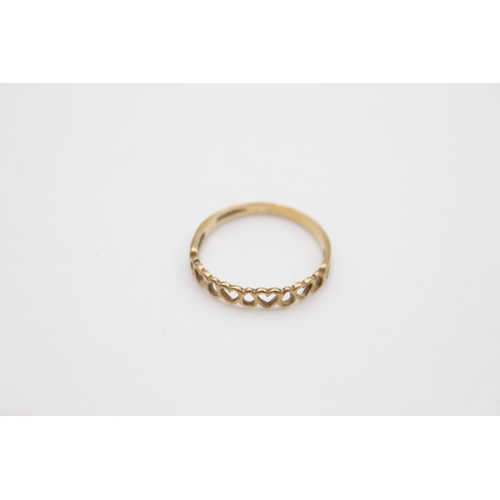 72 - A 9ct gold heart and teardrops half eternity band ring, size R ½  - approx. gross weight 1 gram