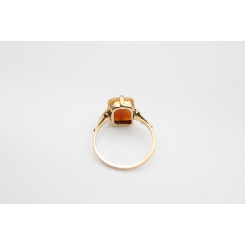 78 - A 9ct gold shell cameo set dress ring, size N ½ - approx. gross weight 1.69 grams