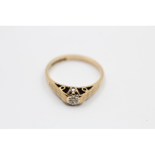 100 - A 9ct gold diamond solitaire ring with textured shoulders - approx. gross weight 1.7 grams