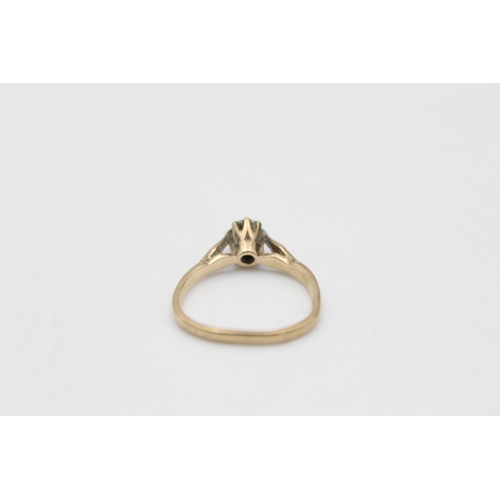 101 - A 9ct gold diamond solitaire ring - approx. gross weight 1.7 grams