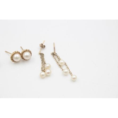 105 - Three pairs of 9ct gold stud earrings to include pearl and mother of pearl - approx. combined gross ... 