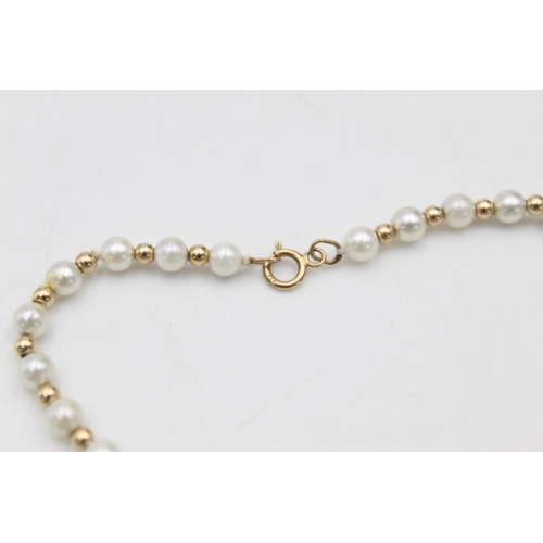 113 - A 9ct gold pearl bead bracelet - approx. gross weight 3 grams