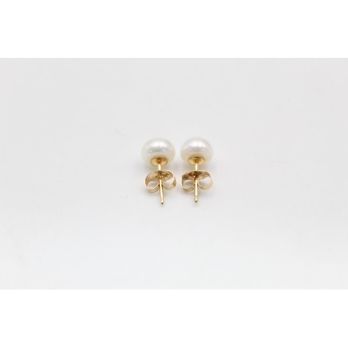 114 - A 14ct gold pearl necklace and matching stud earrings - approx. gross weight 29 grams