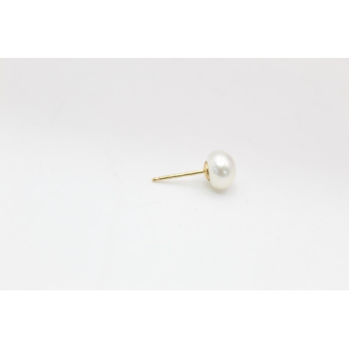 114 - A 14ct gold pearl necklace and matching stud earrings - approx. gross weight 29 grams