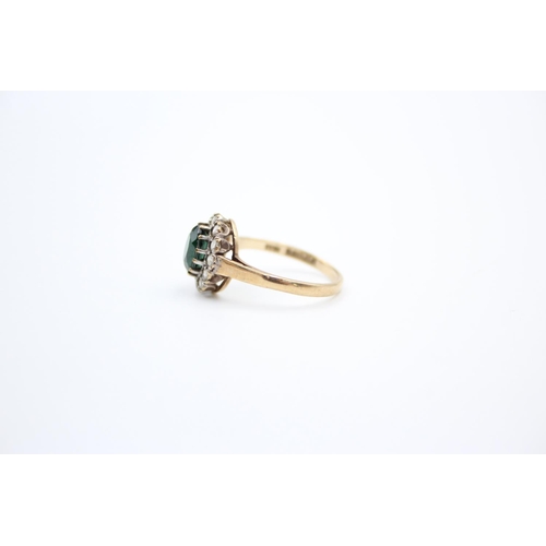 118 - A 9ct gold cluster ring with composite central stone - approx. gross weight 2.1 grams