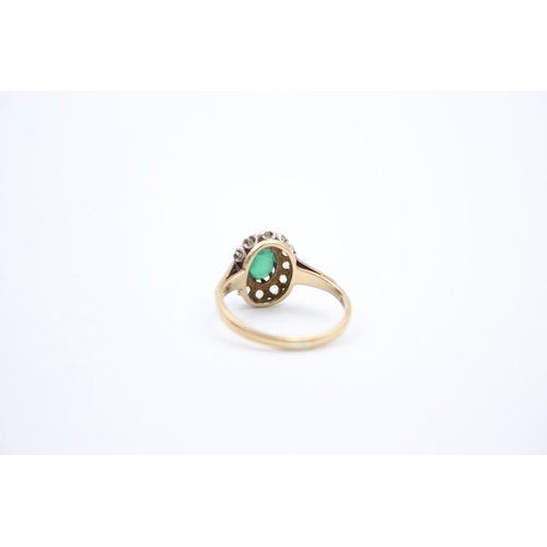 118 - A 9ct gold cluster ring with composite central stone - approx. gross weight 2.1 grams