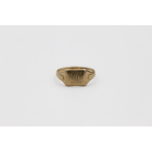 129 - A 9ct gold inscribed signet ring - approx. gross weight 1.4 grams