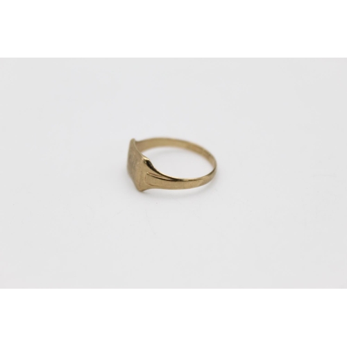 129 - A 9ct gold inscribed signet ring - approx. gross weight 1.4 grams