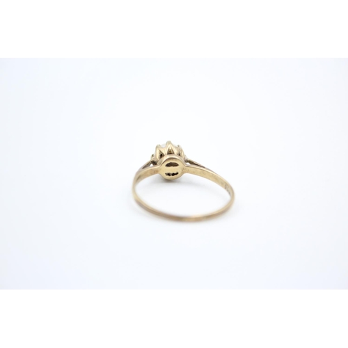 132 - A 9ct gold pearl solitaire ring - approx. gross weight 1.8 grams