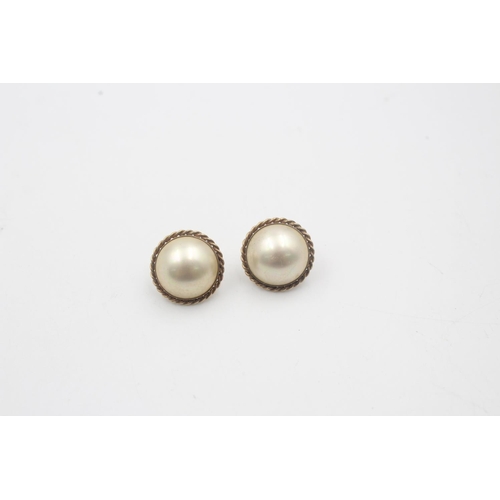 14 - A pair of 9ct gold faux pearl stud earrings - approx. gross weight 8.2 grams