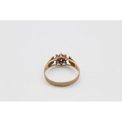 143 - A 9ct gold gemstone cluster ring - approx. gross weight 1.6 grams