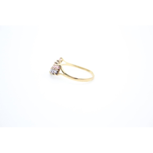 145 - A 9ct gold double row chevron gemstone ring - approx. gross weight 1.4 grams