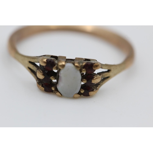 146 - A 9ct gold opal and garnet detail ring - approx. gross weight 1.7 grams