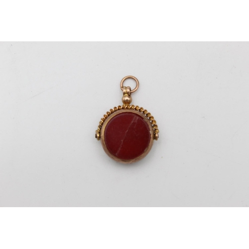 157 - A 9ct gold bloodstone and carnelian spinning fob pendant - approx. gross weight 3.8 grams