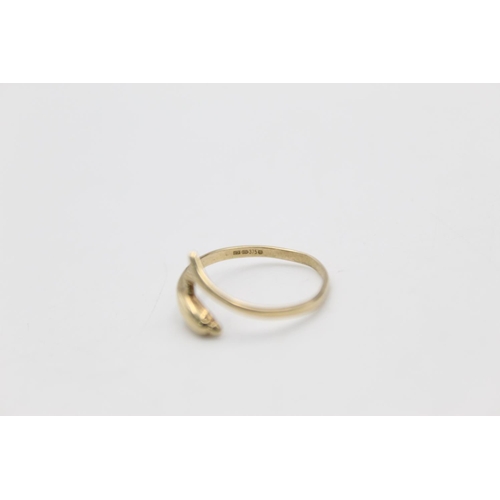 165 - A 9ct gold dolphin open wrap ring - approx. gross weight 0.9 grams