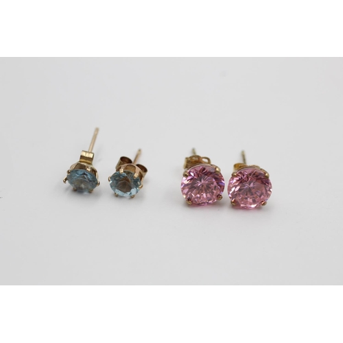 175 - Two pairs of 9ct gold gemstone set stud earrings - approx. combined gross weight 2 grams