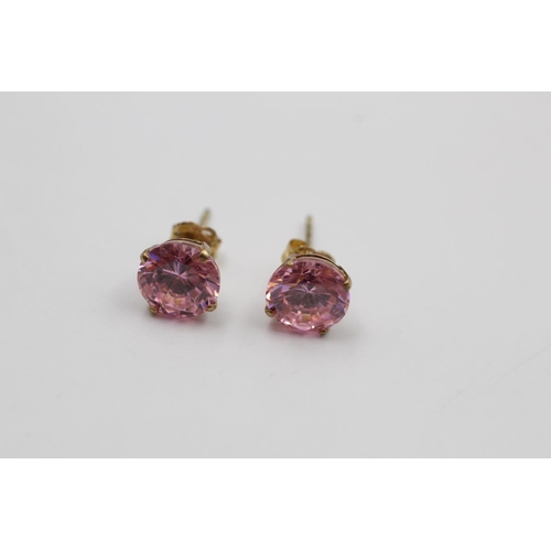 175 - Two pairs of 9ct gold gemstone set stud earrings - approx. combined gross weight 2 grams