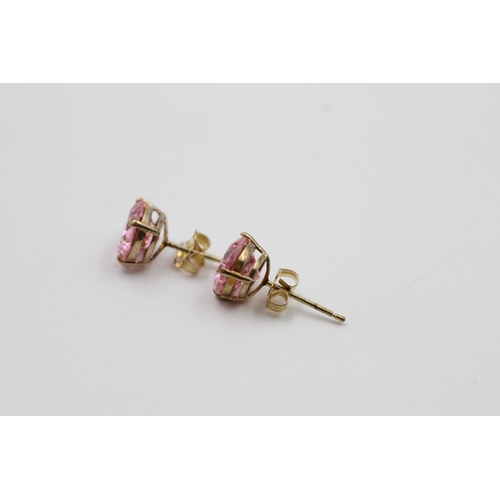 175 - Two pairs of 9ct gold gemstone set stud earrings - approx. combined gross weight 2 grams