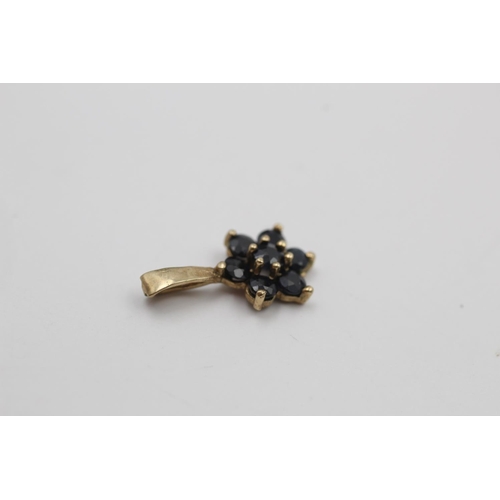 180 - A 9ct gold sapphire set cluster pendant - approx. gross weight 0.5 grams