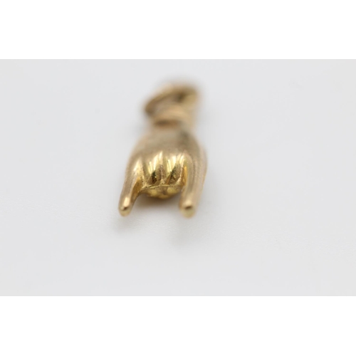 181 - A 9ct gold hand charm - approx. gross weight 0.3 grams