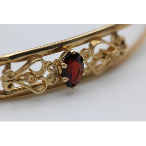 182 - An Edwardian 9ct gold ornate garnet open bangle - approx. gross weight 3.7 grams