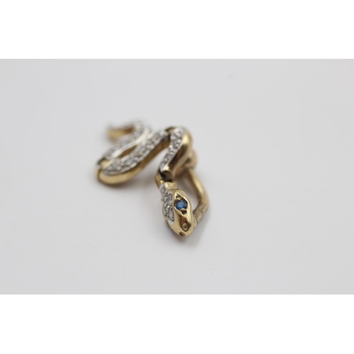 189 - A 9ct gold and gemstone snake belly button bar - approx. gross weight 3.3 grams