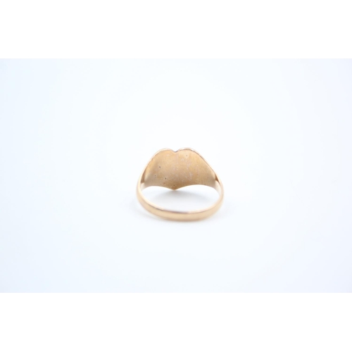 194 - A 9ct gold heart shaped signet ring - approx. gross weight 2.6 grams