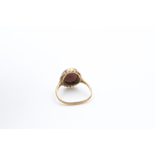 198 - A 9ct gold cameo ring - approx. gross weight 3.2 grams