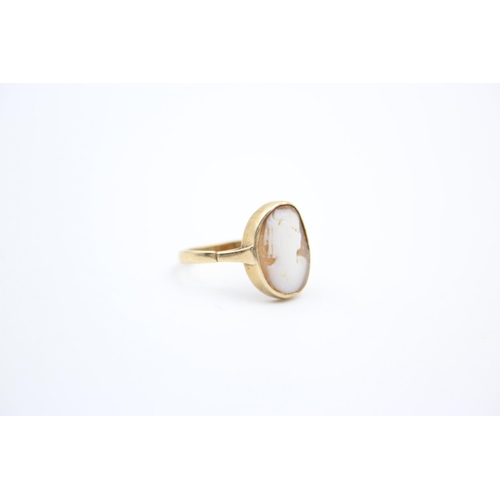 204 - A 9ct gold cameo ring - approx. gross weight 2.6 grams