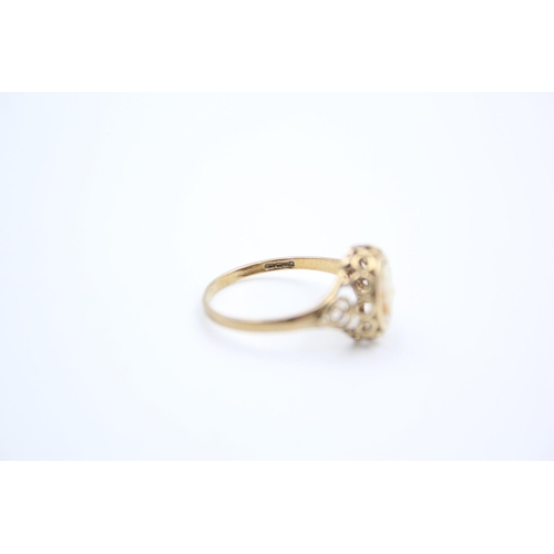 222 - A 9ct gold cameo ring - approx. gross weight 1.6 grams