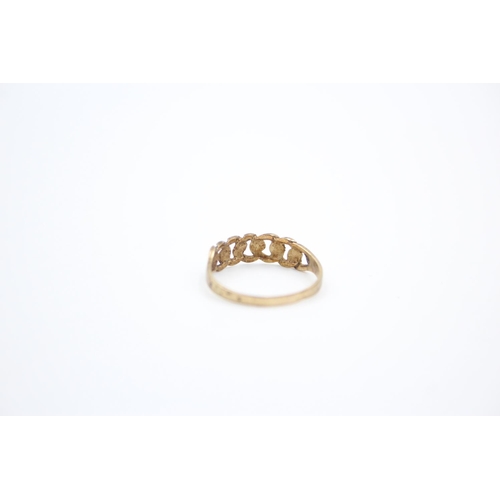 226 - A 9ct gold curb link design ring - approx. gross weight 1 gram