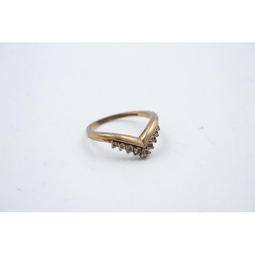 28 - A 9ct gold gemstone set wishbone half eternity ring - approx. gross weight 2.9 grams