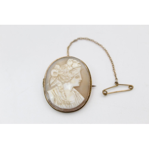 32 - A 9ct gold cameo brooch - approx. gross weight 4.7 grams