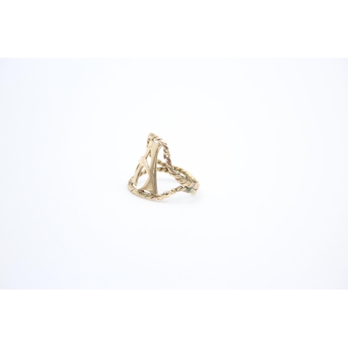 69 - A 9ct gold letter 'A' ring - approx. gross weight 2 grams