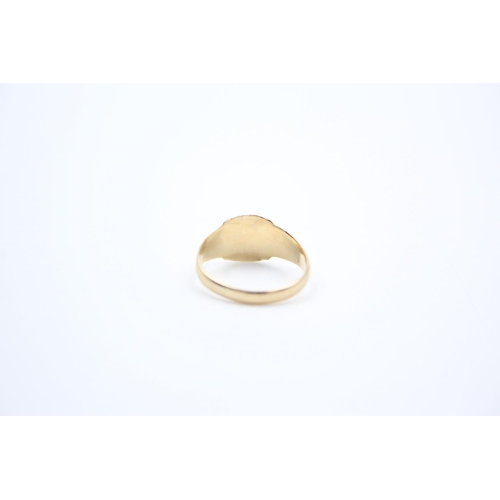 75 - A 9ct gold signet ring - approx. gross weight 1.9 grams