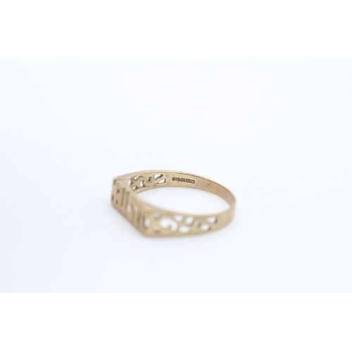 76 - A 9ct gold 'Sister' ring - approx. gross weight 1.9 grams