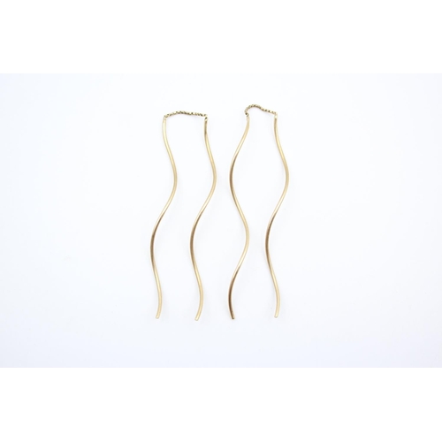 80 - A pair of 9ct gold thread through stylised earrings - approx. gross weight 1.9 grams