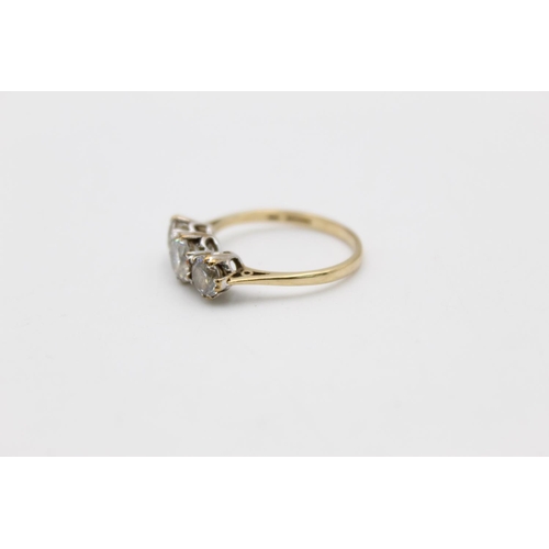 86 - A 9ct gold graduated three stone ring - approx. gross weight 2.6 grams