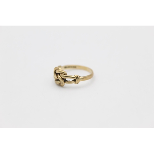 91 - A hallmarked Sheffield 9ct gold knot ring - approx. gross weight 1.7 grams
