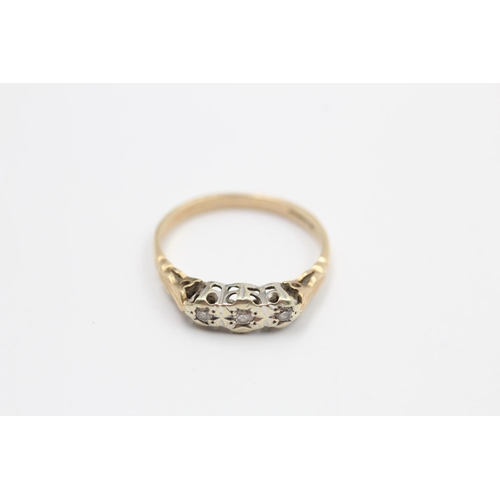 92 - A 9ct gold diamond ring - approx. gross weight 1.9 grams