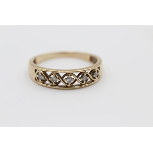 94 - A 9ct gold diamond cutwork design ring - approx. gross weight 1.9 grams