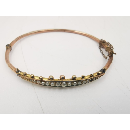 258 - A Victorian yellow metal seed pearl child's bangle - approx. gross weight 3.9 grams and 6cm wide