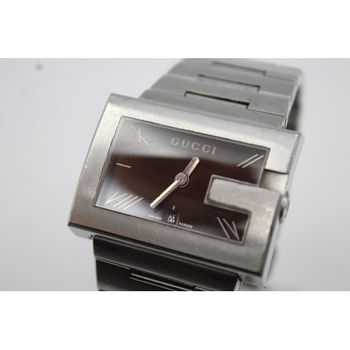 304 - A Gucci 100M stainless steel gents quartz wristwatch