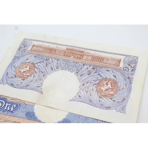 323 - Five Bank of England One Pound bank notes issued by Chief Cashier Peppiatt with prefix letters A-E